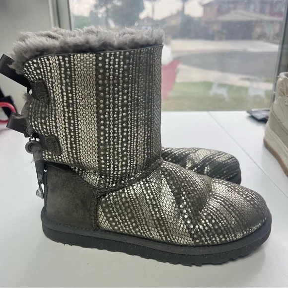 UGG Ugg Bailey Bow
Bling Flat Boot Sparkly Gray Boots Size 6 - Picture 6 of 15
